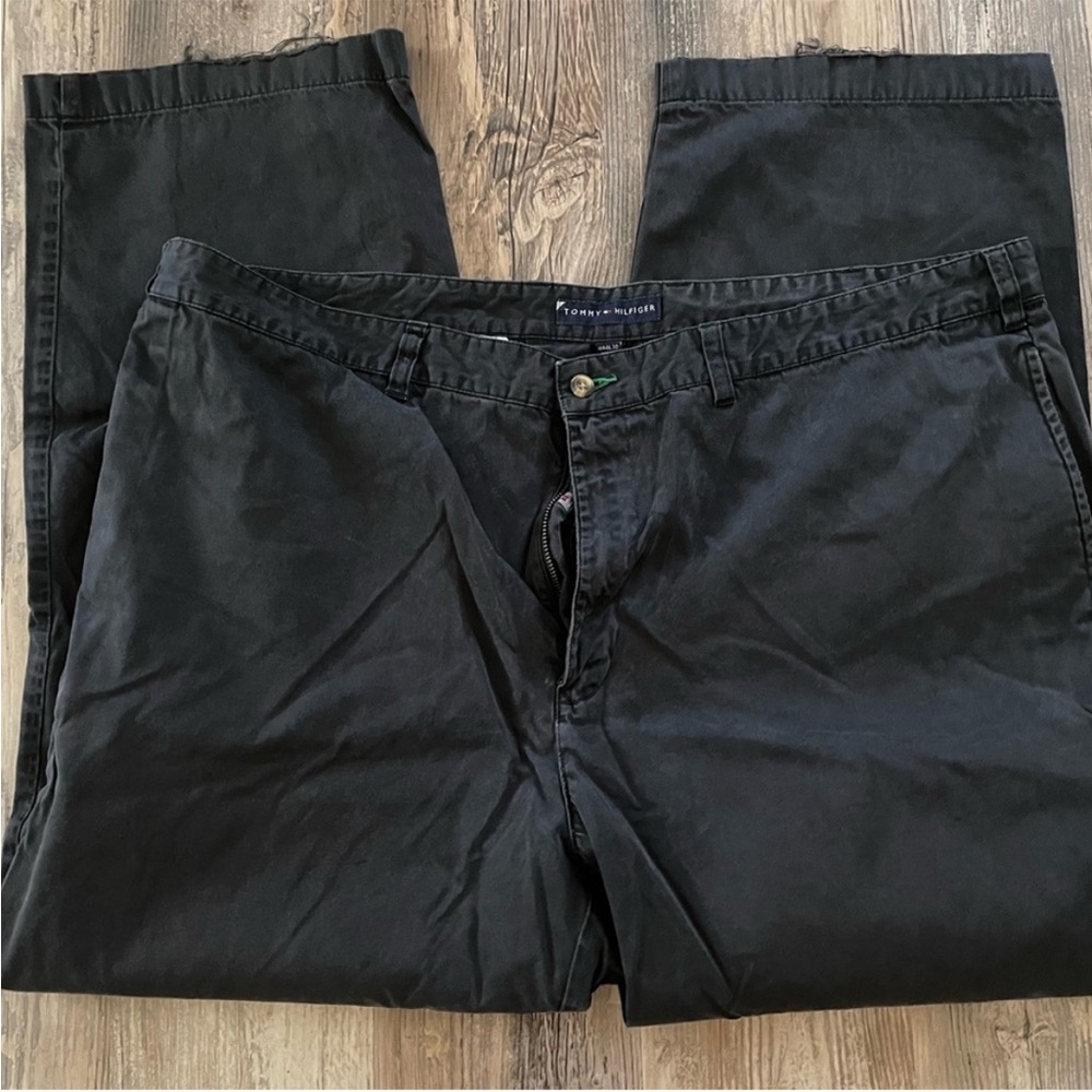 Tommy khakis